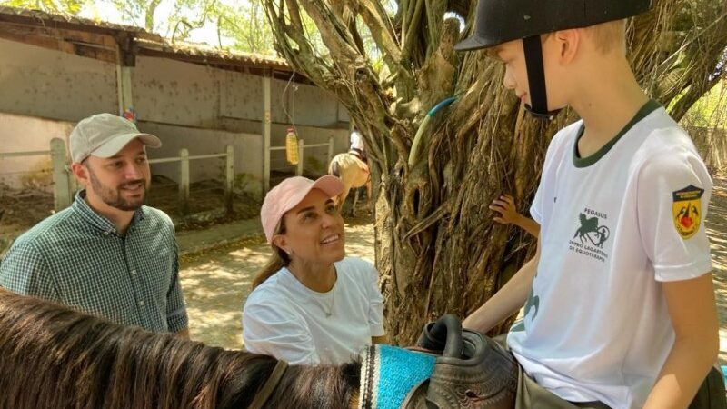 Equoterapia transforma vidas de crianças beneficiadas pelo projeto EQUO ABQM.