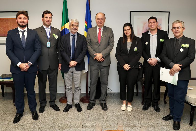 Senador Humberto Costa articulará agenda com ministra da Gestão para revisar MP sobre reajuste de médicos-veterinários federais.