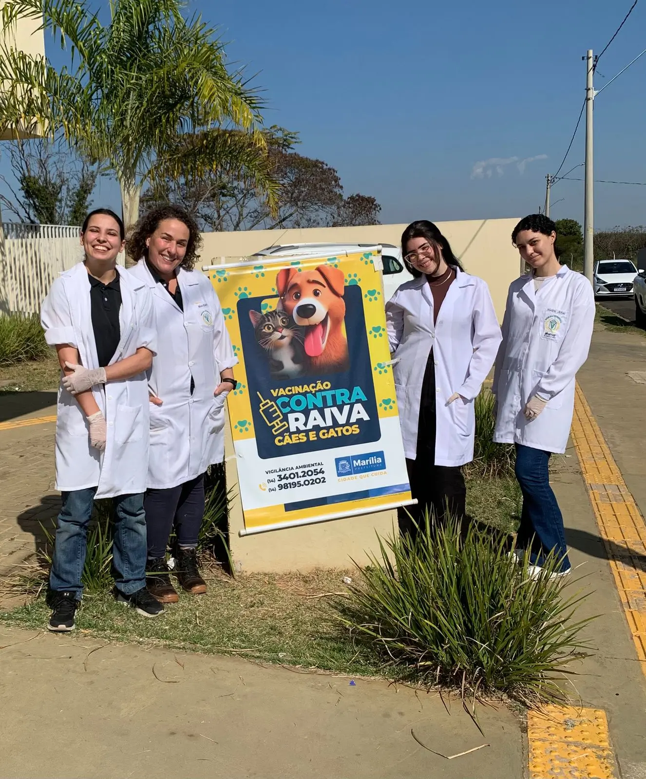 Acadêmicos da Medicina Veterinária da Unimar reforçam campanha de vacinação antirrábica em parceria com a Prefeitura de Marília.
