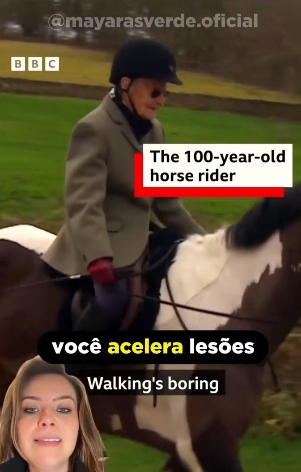 Senhora de 100 anos montando.