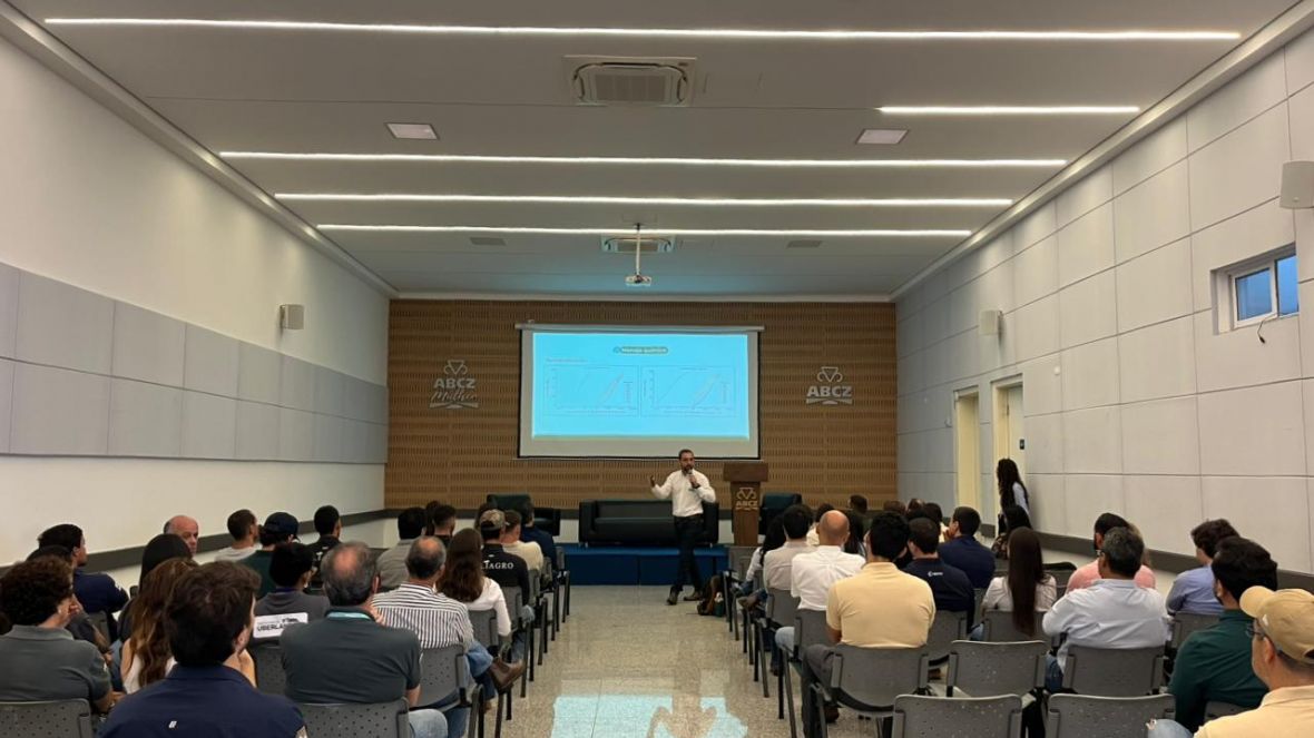 Com participação da Fazu, Projeto Sentinela monitora avanço da cigarrinha-do-milho no Triângulo Mineiro.