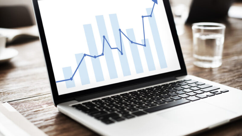 No digital, o varejo especializado mantém a liderança.