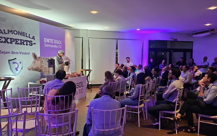 Boehringer Ingelheim reúne especialistas da suinocultura para debater sobre salmonelose.