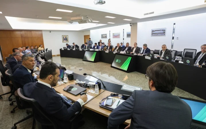 CNA cobra soluções emergenciais para falta de vacinas na pecuária.