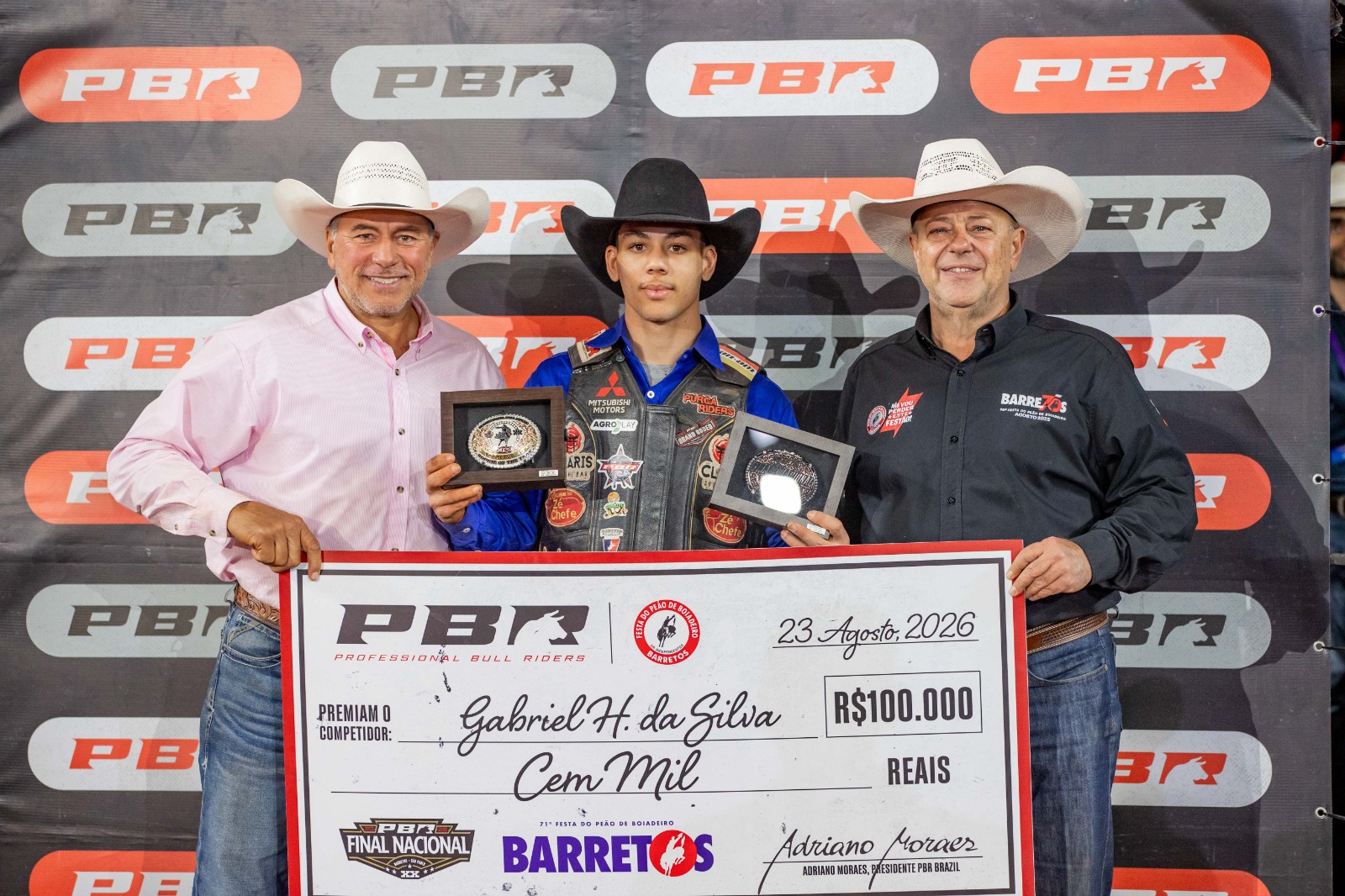 Gabriel Henrique da Silva é campeão da etapa Barretos da PBR Brazil.
