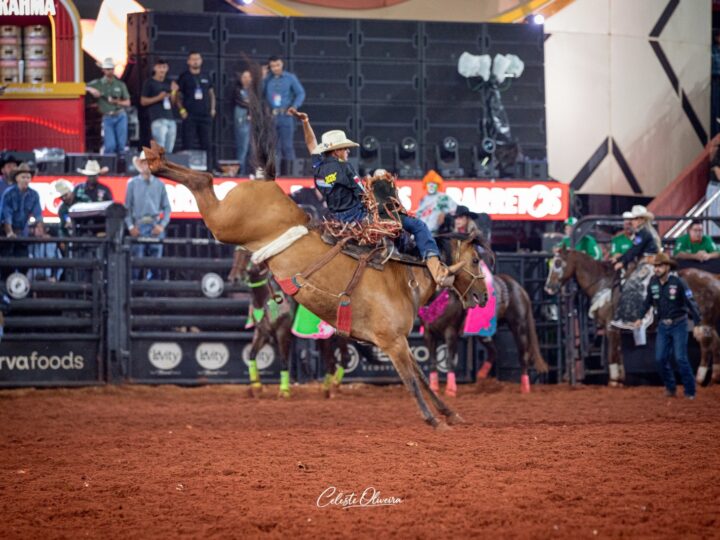 Cutiano, Team Penning e Três Tambores movimentam arena do Barretos International Rodeo.